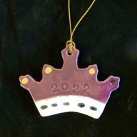 Platinum Jubilee Crown in porcelain with gold detail