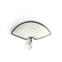 White fan brooch with pearl