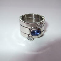 18ct White Gold with Sapphire and Diamonds 