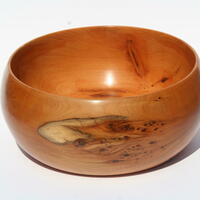 Yew bowl with sap wood.