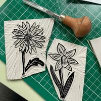 Carving process of daisy and daffodils Lino blocks