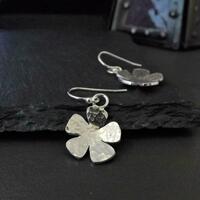Hammered silver flower-shaped dangly earrings