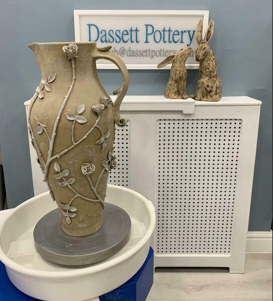 Ceramics at Dassett Pottery, wheel throwing and hand building.